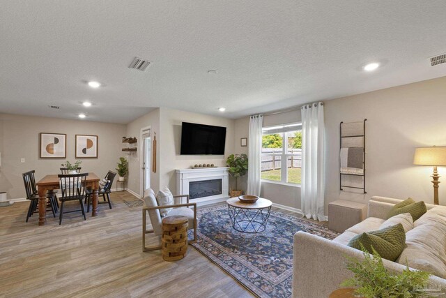 5711 Guinevere Ln, Milton, FL 32583 - living area featuring recessed lighting, light wood-style flooring, and baseboards
