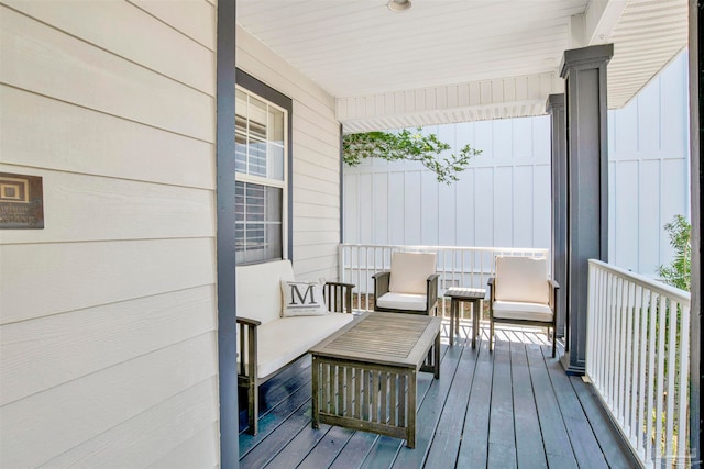 balcony featuring an outdoor hangout area