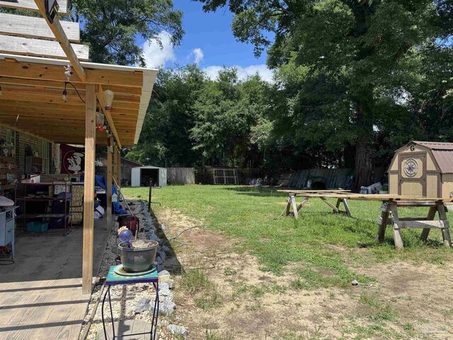 view of yard with a shed and an outdoor structure