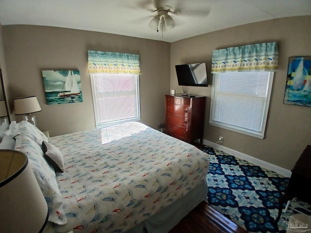 bedroom with ceiling fan