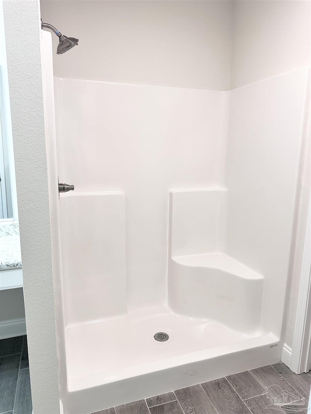 6283 Andys Ln, Milton, FL 32570 - full bath featuring a shower and wood tiled floors