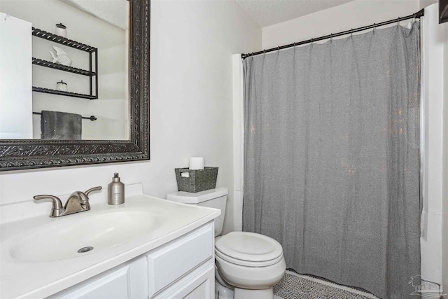 full bath with a shower with shower curtain, toilet, and vanity