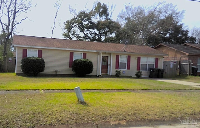 ranch-style home featuring a front lawn