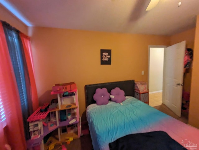 bedroom with ceiling fan