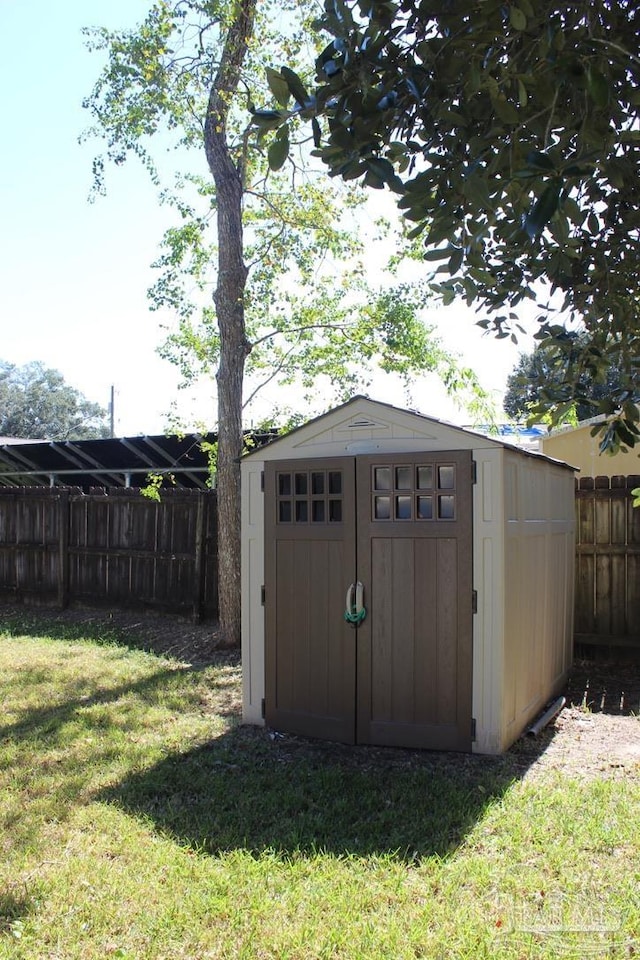 view of outdoor structure with a yard