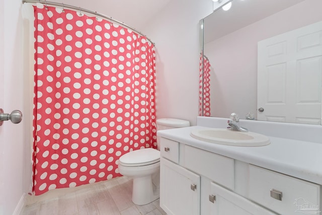 full bath with curtained shower, toilet, and vanity