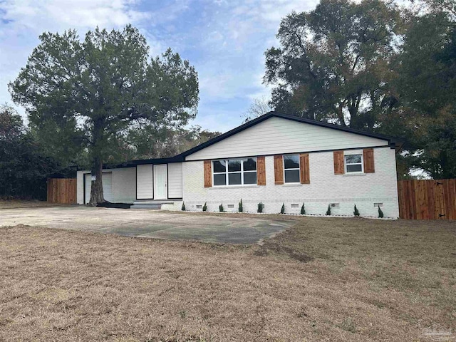 ranch-style house with a front lawn