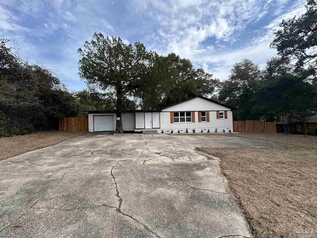 ranch-style home featuring a front yard