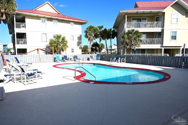 view of swimming pool