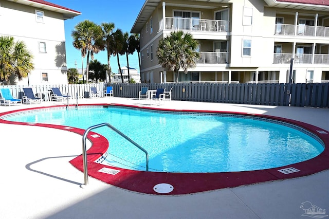 view of swimming pool