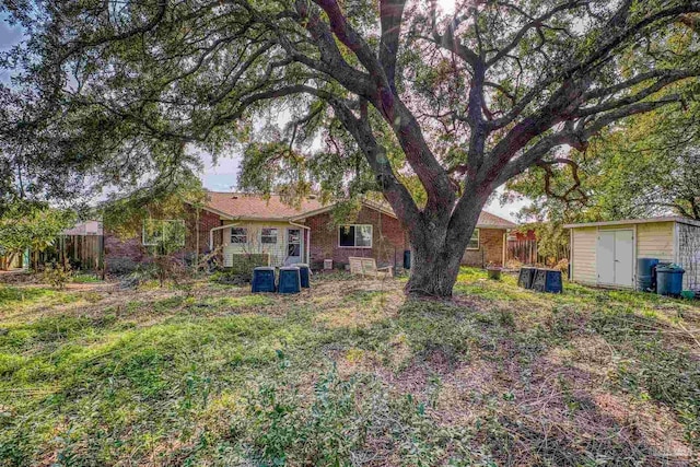 view of yard with a shed
