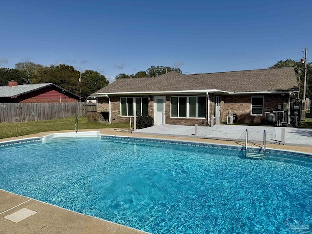 2759 Pleasant Bay Ct, Navarre, FL 32566 - view of swimming pool featuring a patio area