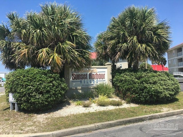 view of community / neighborhood sign