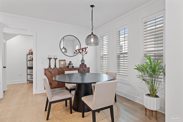 1550 W Romana St, Pensacola, FL 32502 - dining area featuring light wood finished floors, baseboards, and ornamental molding
