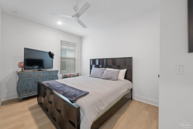 1550 W Romana St, Pensacola, FL 32502 - bedroom with light wood finished floors, baseboards, ceiling fan, and recessed lighting