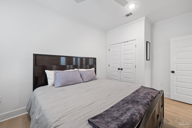 1550 W Romana St, Pensacola, FL 32502 - bedroom featuring ornamental molding, wood finished floors, a closet, baseboards, and recessed lighting