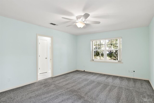 carpeted empty room featuring ceiling fan