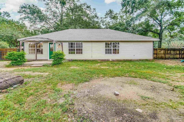 view of front of home featuring a front lawn