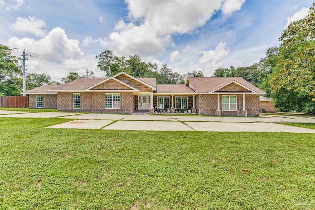 ranch-style home featuring a front yard