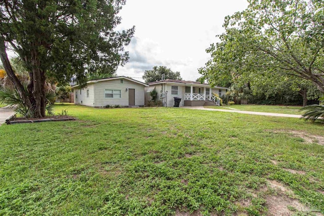 view of front of house featuring a front yard