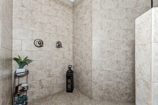 bathroom featuring tiled shower