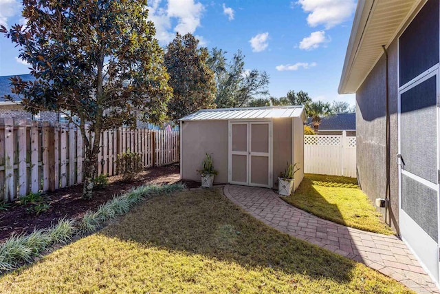 view of yard with a storage unit