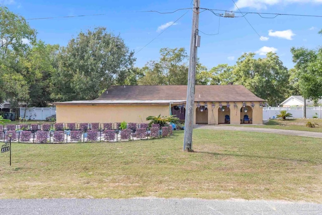 view of front of home with a front lawn