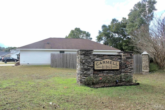 community sign with a yard