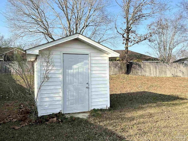 view of outdoor structure featuring a yard