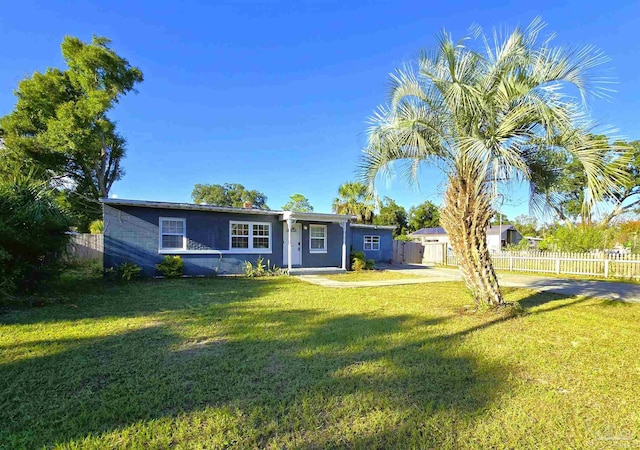 ranch-style home with a front lawn