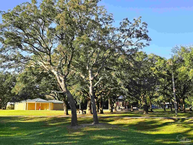 view of home's community featuring a lawn