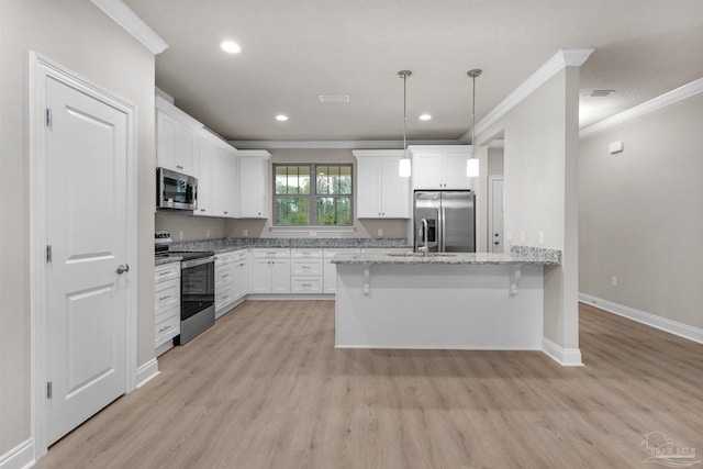 6607 Rocky Shores Rd, Milton, FL 32583 - kitchen with appliances with stainless steel finishes, crown molding, a peninsula, light wood-style floors, and a kitchen breakfast bar