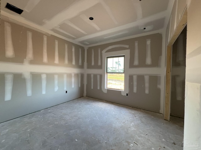 empty room featuring concrete flooring