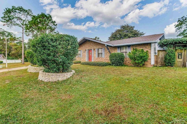 view of front of home featuring a front lawn