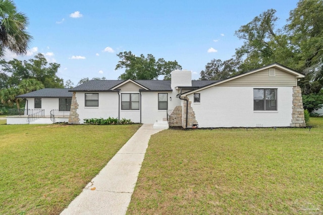 single story home with a front yard