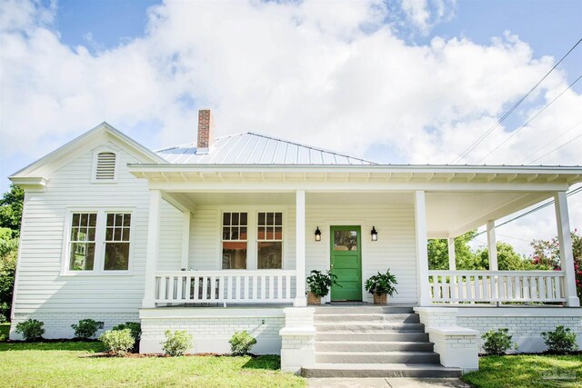 view of front of house with a porch