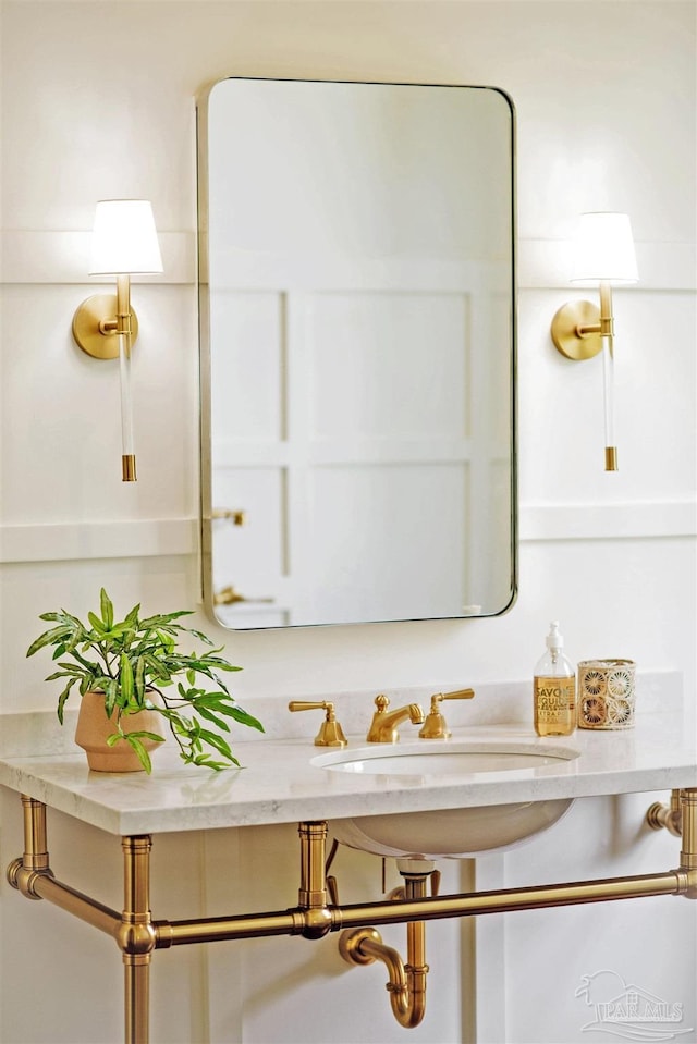 1524 E Strong St, Pensacola, FL 32501 - bathroom with a sink