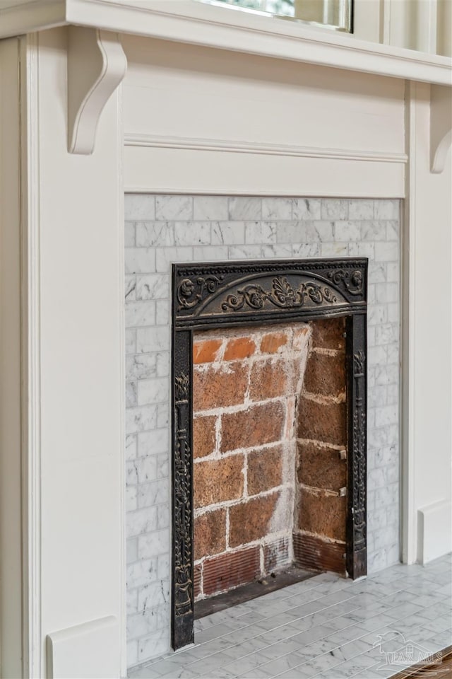 1524 E Strong St, Pensacola, FL 32501 - detailed view of a fireplace