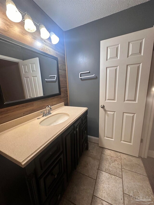 full bath featuring a textured ceiling, shower / tub combination, toilet, visible vents, and vanity