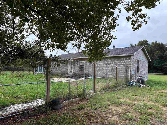 view of front facade featuring brick siding and a front lawn