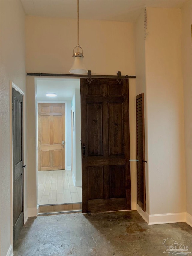 interior space featuring concrete flooring and a barn door