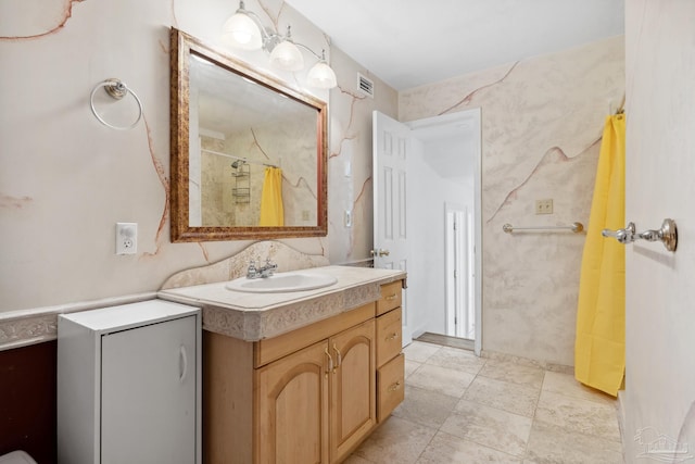 bathroom featuring a shower with shower curtain and vanity