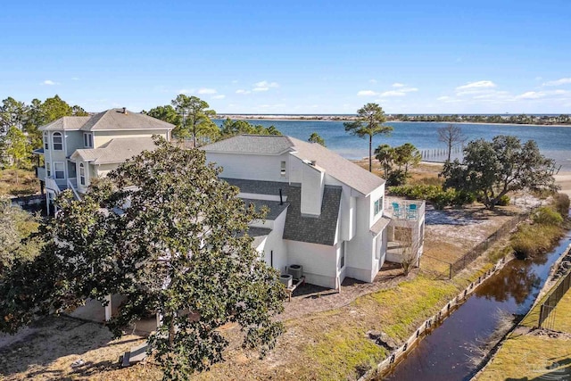 bird's eye view with a water view