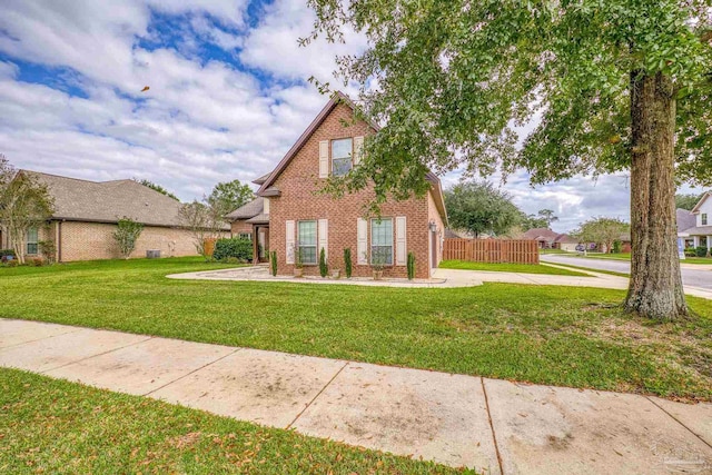 view of front of property featuring a front yard