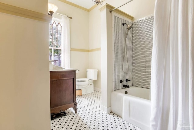 full bath featuring toilet, vanity, baseboards, shower / bath combo with shower curtain, and crown molding