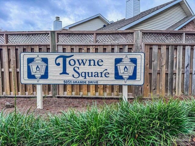 view of community / neighborhood sign