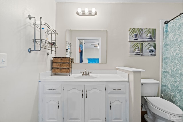 bathroom featuring a shower with curtain, vanity, and toilet