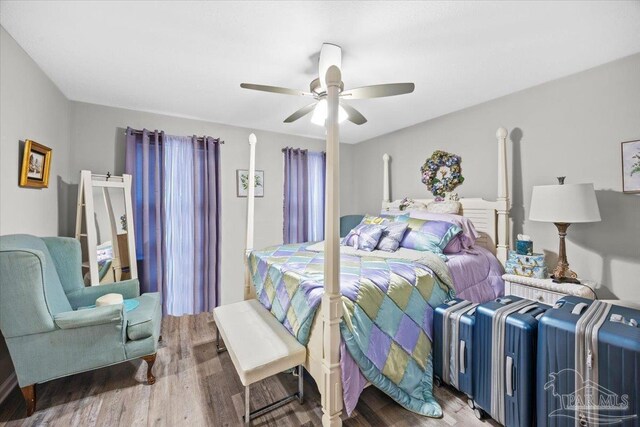 138 Georgia St, Crestview, FL 32536 - bedroom with wood finished floors and a ceiling fan