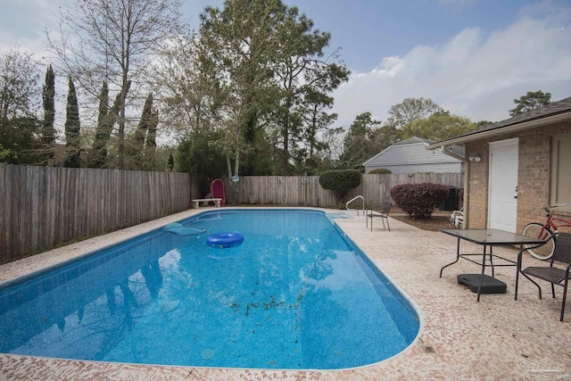 view of swimming pool featuring a patio