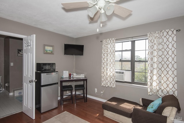 living room featuring cooling unit, dark wood-type flooring, and ceiling fan